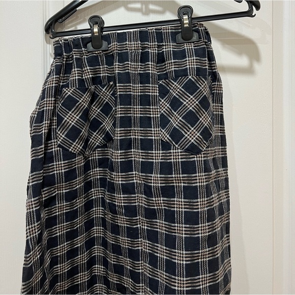 MIDI plaid skirt with button and pockets - Picture 5 of 8